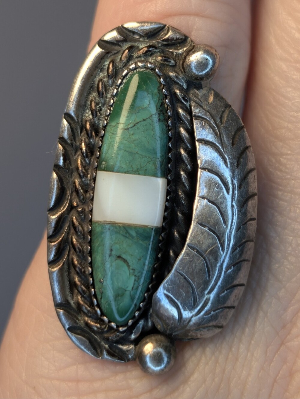Vintage Sterling Silver Green Turquoise & Mother of Pearl Inlay Feather Ring